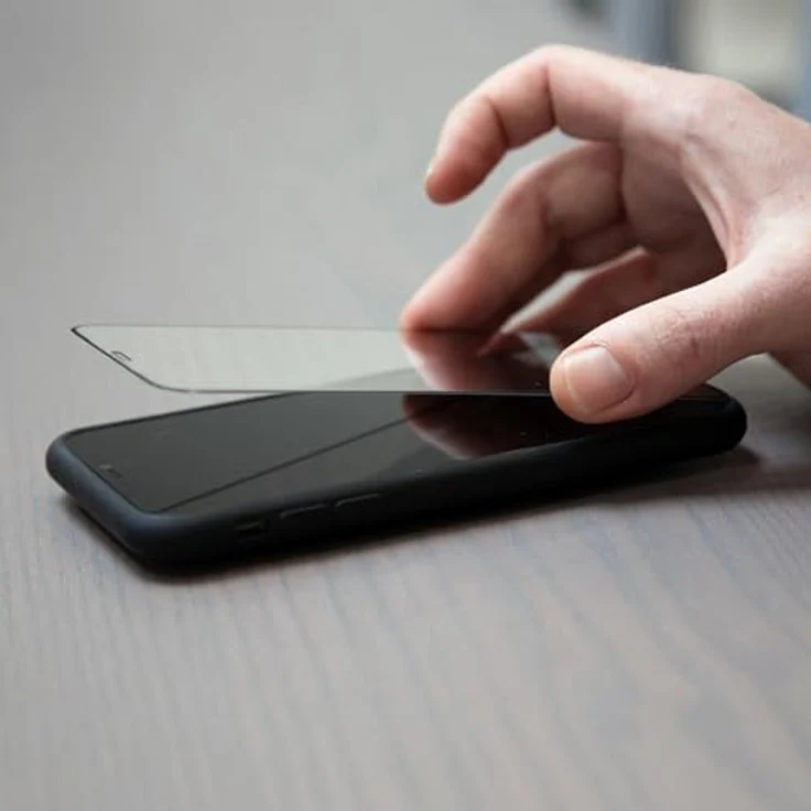 SP CONNECT Glass Screen Protector für iPhone 14/13, robust und kratzfest, inkl. Mikrofasertuch und Reinigungsset – Bild 3