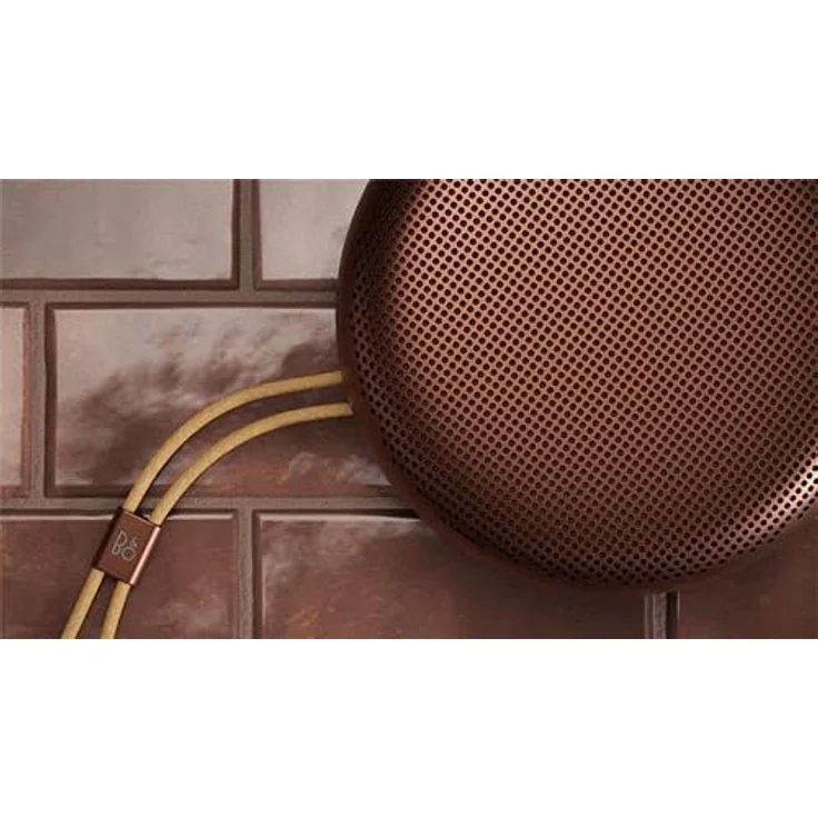 Bang & Olufsen Beosound A1 (3rd Gen), tragbarer Bluetooth Lautsprecher, IP67 wasserdicht, bis zu 24 Stunden Akkulaufzeit, 3 Mikrofone, C2C-zertifiziert - Rustic Red – Bild 5