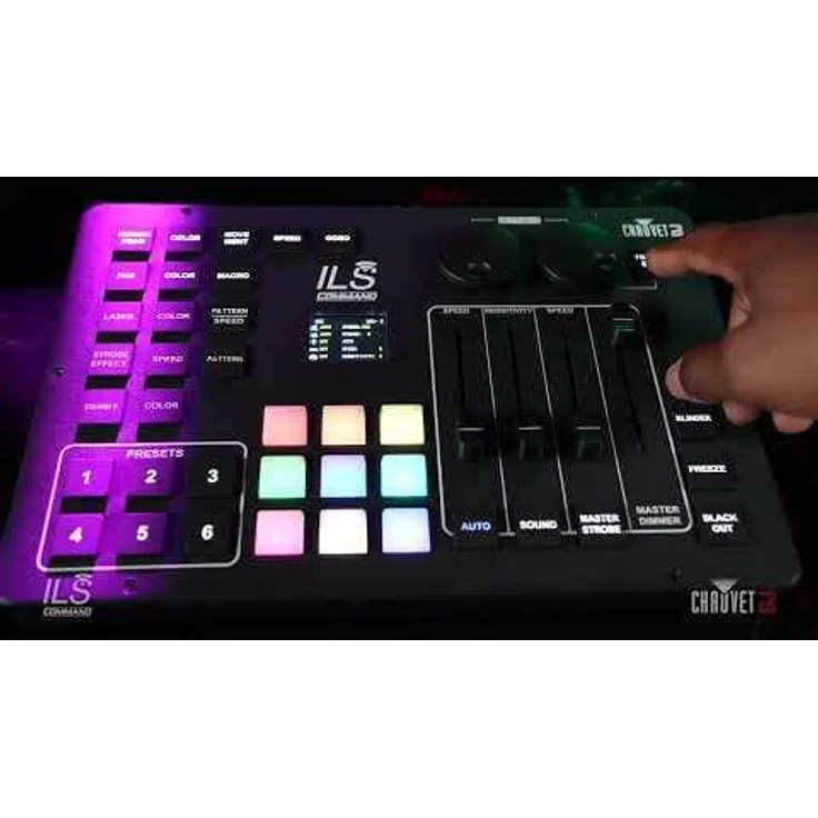 CHAUVET ILS Command, DMX Lichtsteuerung mit integriertem D-Fi-Sender und Follow-Spot-Modus, Hintergrundbeleuchtete Silikontasten, inkl. Tragetasche – Bild 6