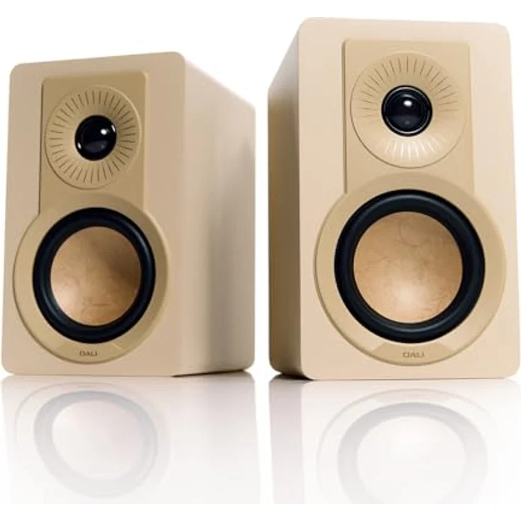 DALI KUPID Kompakt-Passiv-HiFi-Regallautsprecher, 2-Wege-Design mit 4,5-Zoll-Tieftöner und 1-Zoll-Hochtöner, inklusive Wandhalterung (Paar) – Karamellweiß – Bild 2