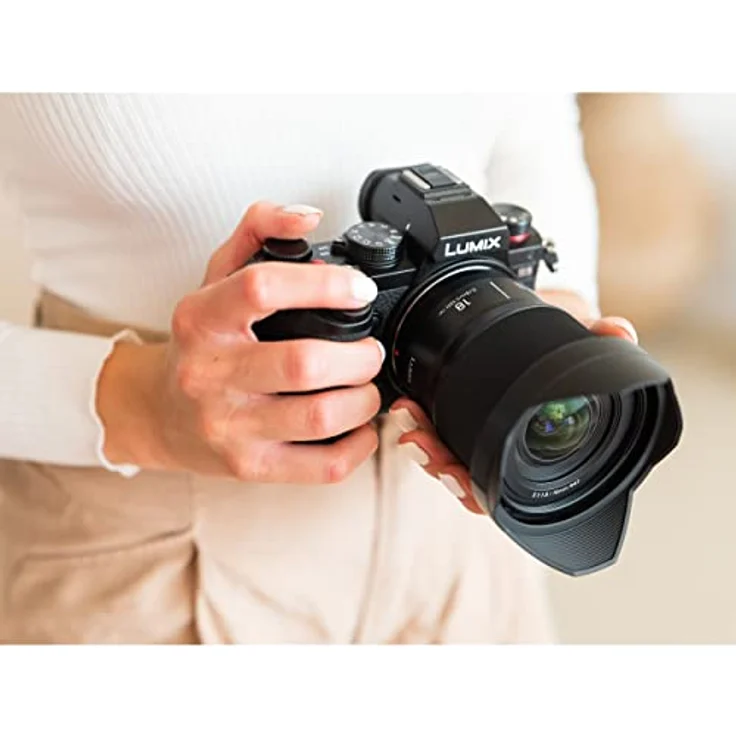 Panasonic Lumix S-S18E - lichtstarkes 18mm/F1.8 Weitwinkelobjektiv,kompakt und leicht,Staub-/Spritwasserschutz,Kälteresistent,für Foto Video, Schwarz - Preisvergleich – Bild 5