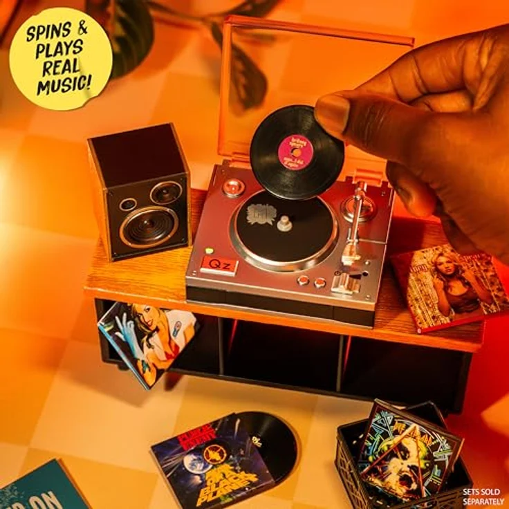 MGA's Miniverse Real Music Mini-Plattenspieler, Sammlerstück mit 1 Mini-Vinyl-Schallplatte, Retro-Design, kompatibel mit Miniverse-Vinyls, geeignet ab 8 Jahren – Bild 4