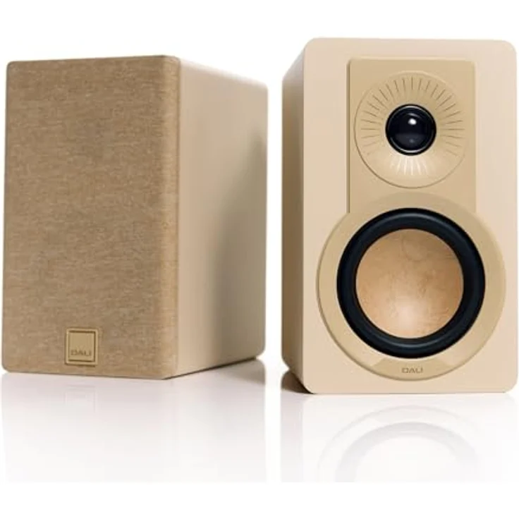 DALI KUPID Kompakt-Passiv-HiFi-Regallautsprecher, 2-Wege-Design mit 4,5-Zoll-Tieftöner und 1-Zoll-Hochtöner, inklusive Wandhalterung (Paar) – Karamellweiß – Bild 1