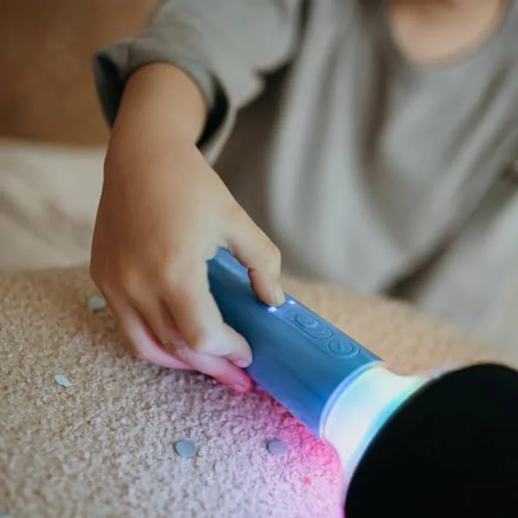 Kidywolf Kidymic, Bluetooth Mikrofon mit mehrfarbiger LED-Beleuchtung und 6 Stimmenmodi – Bild 4