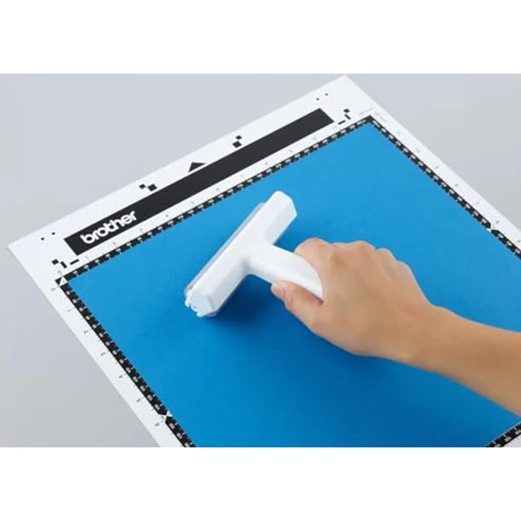 Brother Druckroller 10 cm für ScanNCut, Andruckrolle mit Komfortgriff aus Kunststoff und Weichgummi – Bild 2