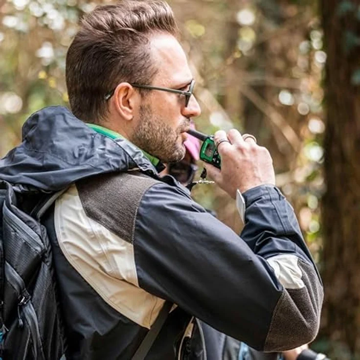 MIDLAND XT30 Pro Walkie Talkie, 16 PMR446-Kanäle, Reichweite bis zu 6 km, spritzwassergeschützt, Schwarz/Grün – Bild 2