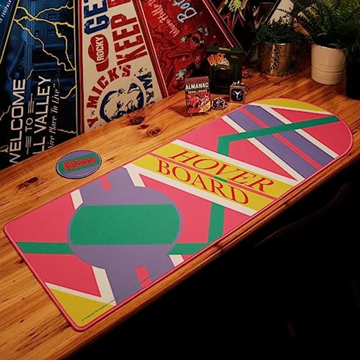 FaNaTtik Back to the Future XL Hoverboard Desk Pad und Coaster Set, 800 x 300mm mit rutschfester Gummibasis und verstärkten Kanten – Bild 2