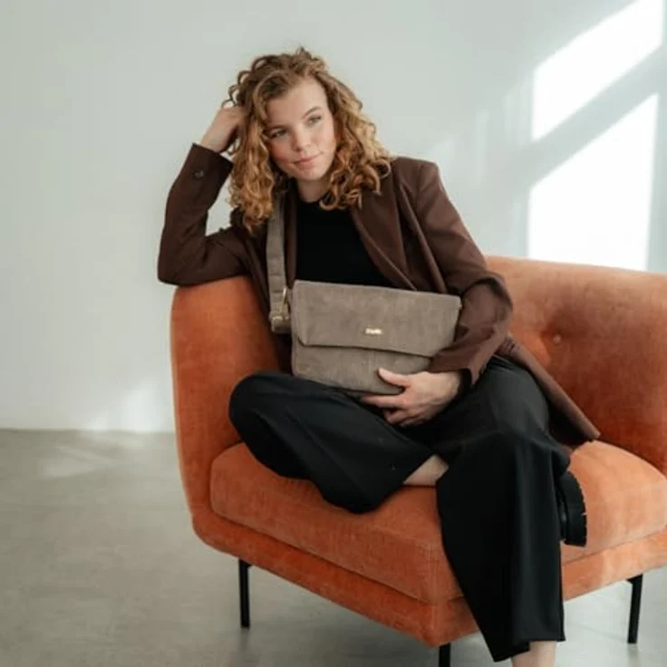 Zwei Mademoiselle.M Messenger, Notebooktasche mit 33 cm Laptopfach (12.99"), Braun – Bild 5