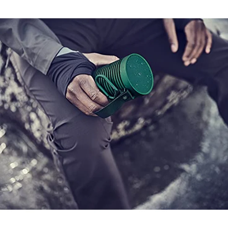 Bang & Olufsen Beosound Explore – Kabelloser tragbarer Bluetooth Outdoor-, Heim- und Reise-Lautsprecher, 27 Stunden Akkulaufzeit, wasserdichter 360° Lautsprecher + USB-C Ladekabel - Grün – Bild 5