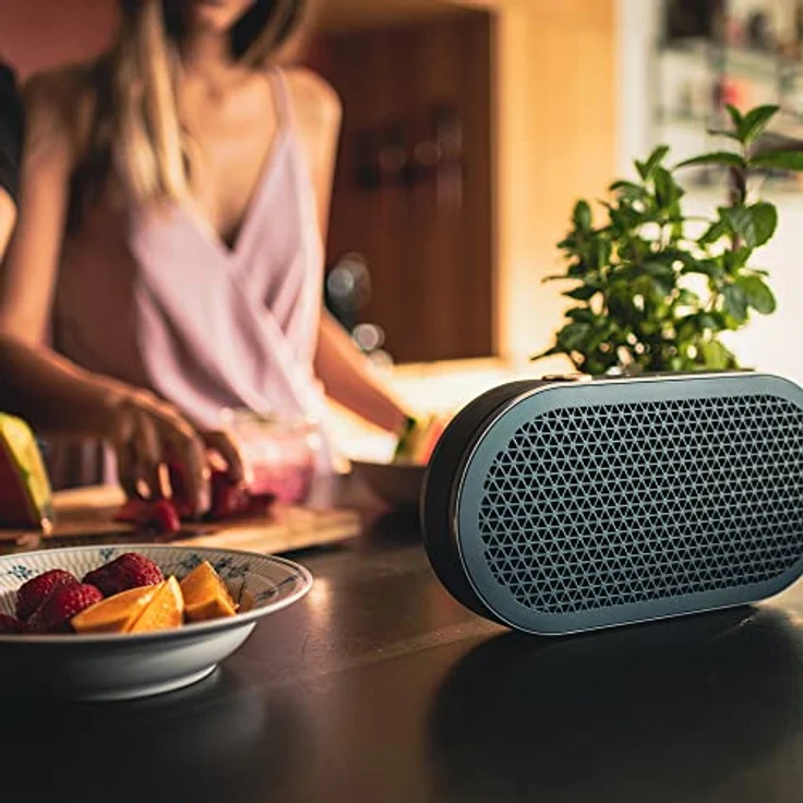 Dali Katch G2 Tragbarer Bluetooth-Lautsprecher, Kabellos, Kompakt, Outdoor-Lautsprecher, 30 Stunden Spielzeit, mit Stoff-Staubschutzkappe, Druckpegel 95 dB, Chilly Blue – Bild 2