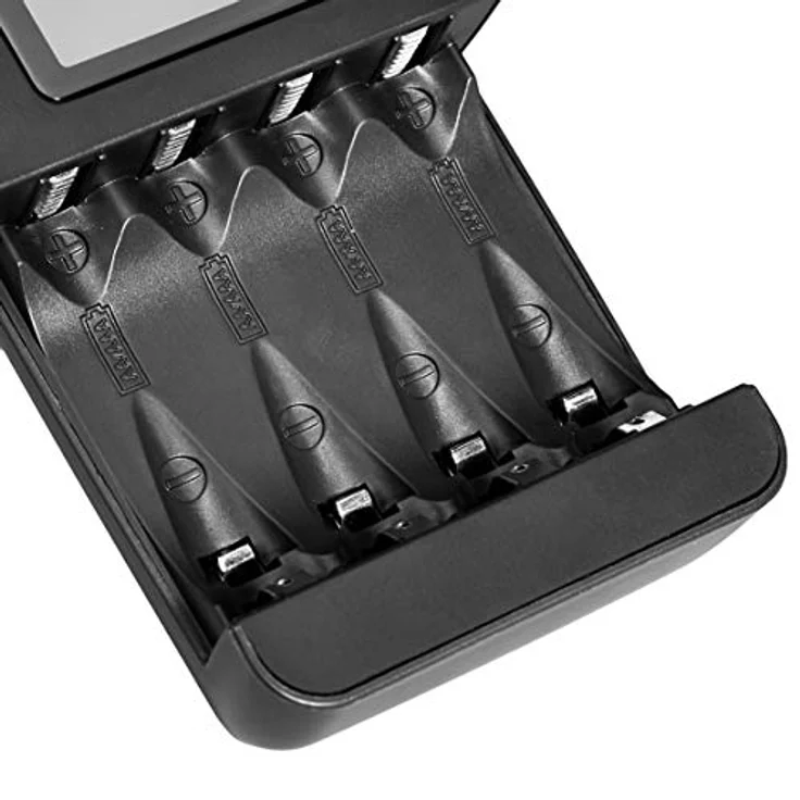 AmazonBasics Intelligentes, digitales Akku-Ladegerät für 4 AA-, AAA-Akkus – Bild 3