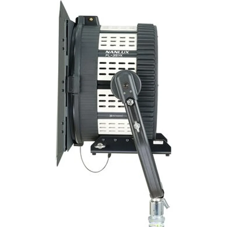 Nanlux FL-35YK Fresnel-Vorsatz, fokussierbar von 11° bis 45°, mit Lichtklappen und NLM-Bajonettanschluss