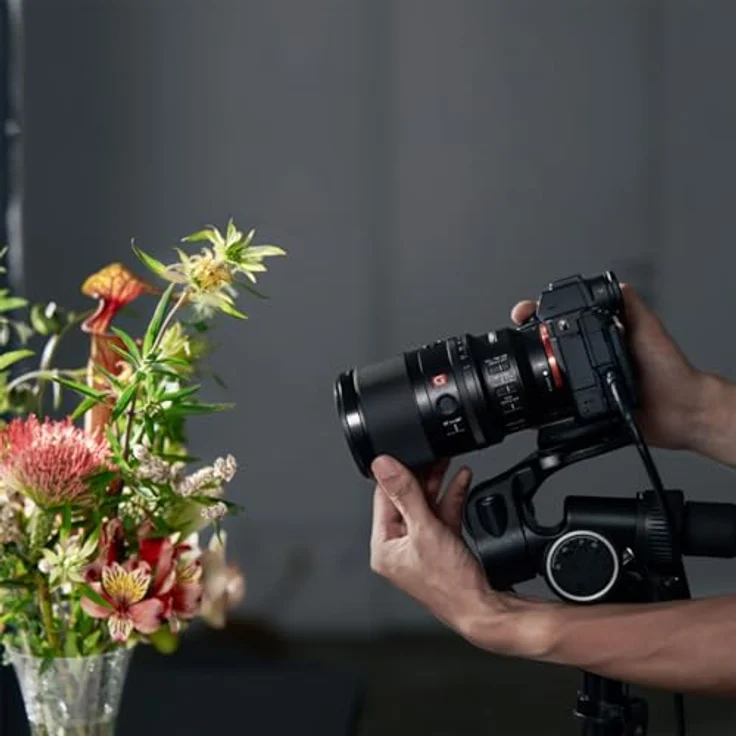 Sony FE 100mm F2.8 STF GM OSS (SEL100M28GMB) – Porträtobjektiv für Sony E-Mount, G Master Teleobjektiv mit Autofokus, Bildstabilisator und extrem weichem Bokeh für Vollformatkameras, ideal für A7-Serie und A6700 – Bild 2