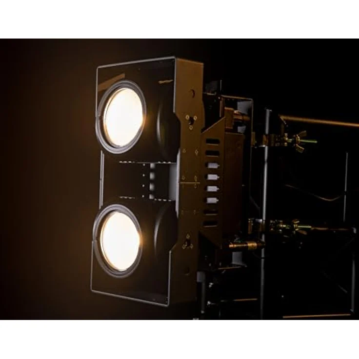 Eurolite IP Audience Blinder 2x100W LED COB WW, 200 W Scheinwerfer in Weiss – Bild 8