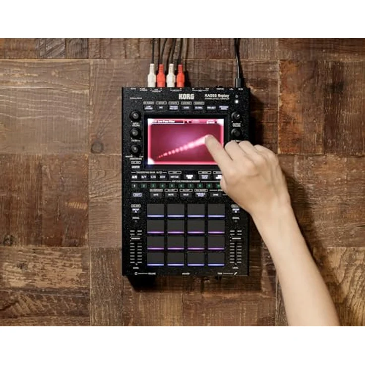 Korg Kaoss Replay, DJ Controller mit 128 Effekten, 16 anschlagdynamischen Pads und 5" OLED Touchdisplay – Bild 4