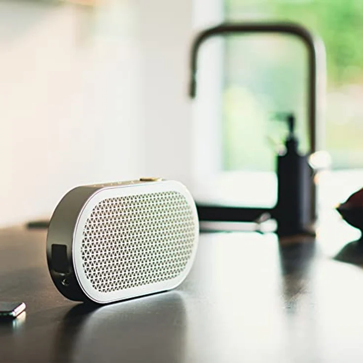 Dali Katch G2 Tragbarer Bluetooth-Lautsprecher, Kabellos, Kompakt, Outdoor-Lautsprecher, 30 Stunden Spielzeit, mit Stoff-Staubschutzkappe, Druckpegel 95 dB, Caramel White – Bild 2