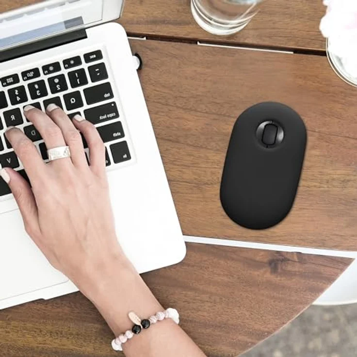 kwmobile Silikon Schutzhülle kompatibel mit Logitech Pebble Mouse Hülle - PC Maus Cover aus softem Silikon - Schwarz – Bild 3