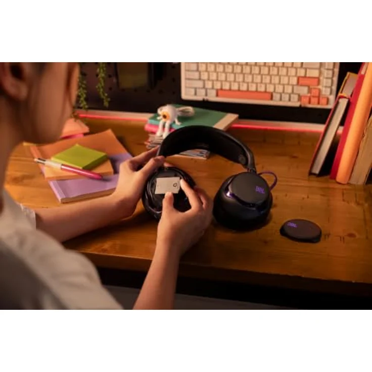 JBL QUANTUM 850, Over-ear Gaming-Headset mit adaptivem Noise-Cancelling, Bluetooth 5.3, Schwarz/Lila – Bild 4