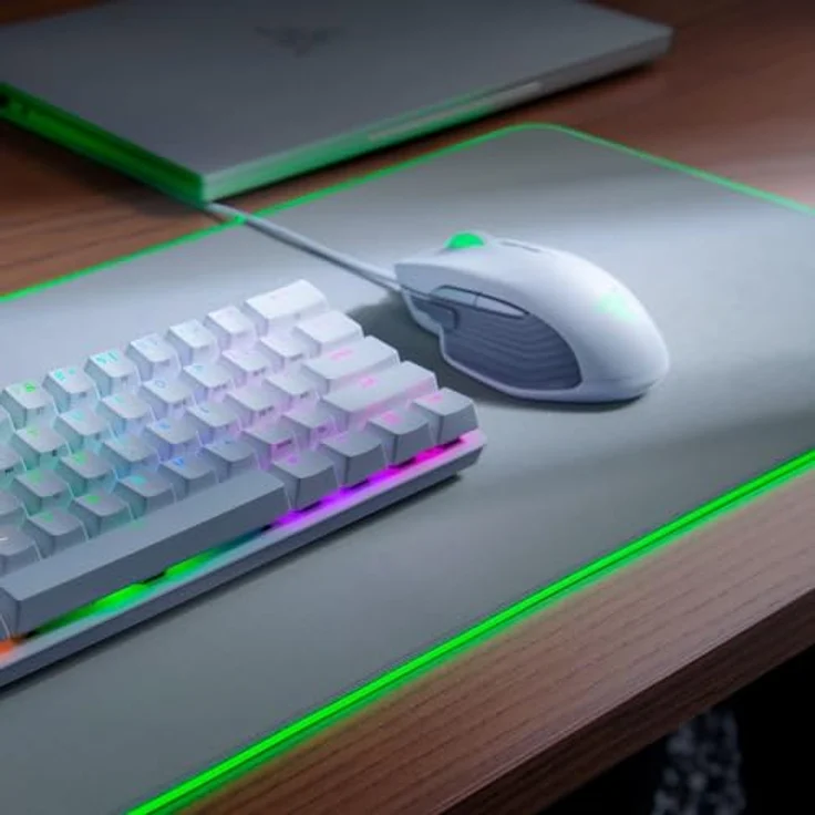 Razer Goliathus Extended Chroma Mercury - Extra große weiche XXL Gaming Maus-Matte mit RGB Beleuchtung (Kabelhalterung, Stoff-Oberfläche, gesteppter Rand, optimiert für alle Mäuse) Weiß – Bild 6