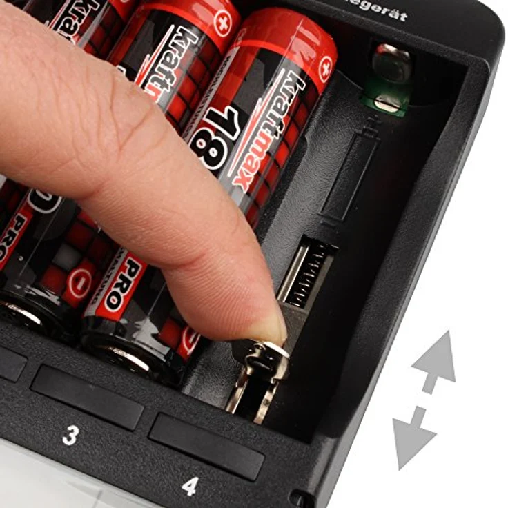 kraftmax BC-4000 EXPERT - Universal Akku Ladegerät SMART Li-Ion Technology und Innenwiderstandsmessung - für Lithium und NiMH Akkus der neuesten Generation optimiert, z.B. 18650 Akkus - Schwarz – Bild 3