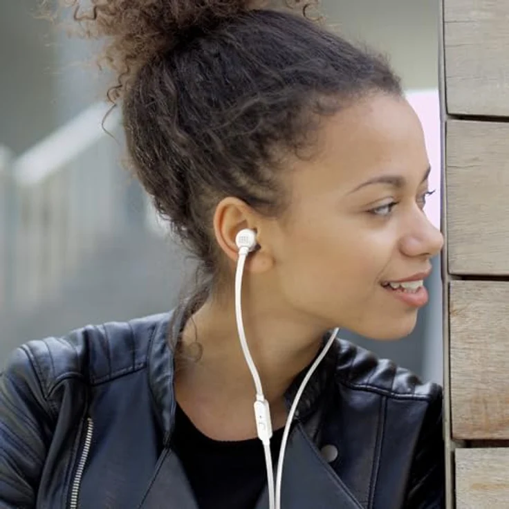 JBL TUNE 160, In-ear Kopfhörer mit JBL Pure Bass Sound und 3-Tasten-Fernbedienung, Schwarz – Bild 2