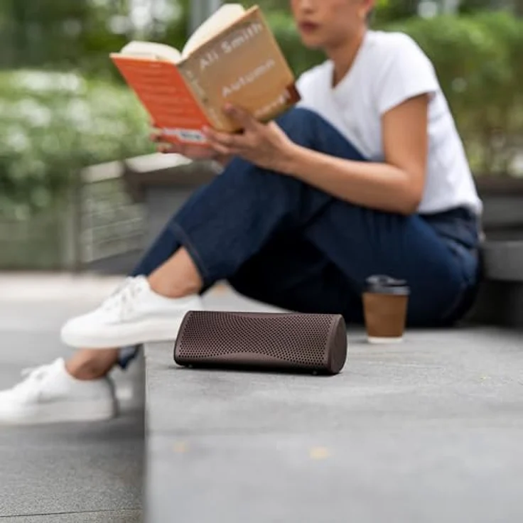 KEF Muo High-Fidelity tragbarer Bluetooth-Lautsprecher, Cocoa Brown | Bluetooth 5.4 aptX Adaptive | IP67 wasserdicht | 24 Std. Wiedergabezeit | USB-C Anschluss – Bild 3