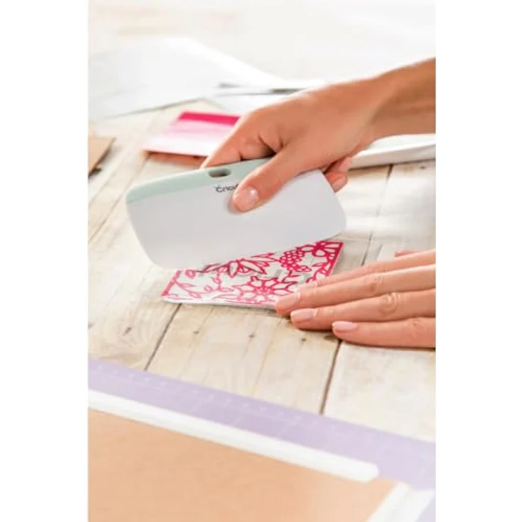 Cricut XL Scraper, Weiß, großer Schaber für schnelle Reinigung und einfaches Anbringen von Vinylprojekten, kompatibel mit allen Cricut-Schneidemaschinen – Bild 3