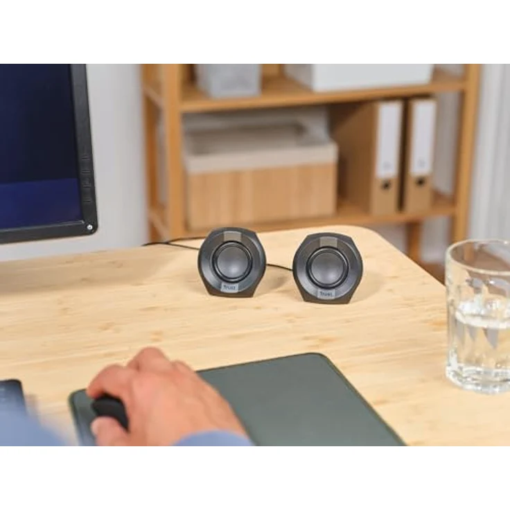 Trust Polo Kleine PC Lautsprecher 2.0, 8W (4W RMS), Kompaktes Lautsprecherset, USB-Betrieb Speaker Set, Integrierte Steuerung, AUX 3.5mm, PC Boxen Computer Laptop - Schwarz – Bild 5