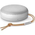 Bang & Olufsen Beosound A1 (2. Gen) – Kabelloser tragbarer IP67 wasserdichter Bluetooth-Lautsprecher mit 360° Sound + 3 Mikrofone, Alexa und USB-C Ladekabel, 18 Stunden Akkulaufzeit - Grey Mist
