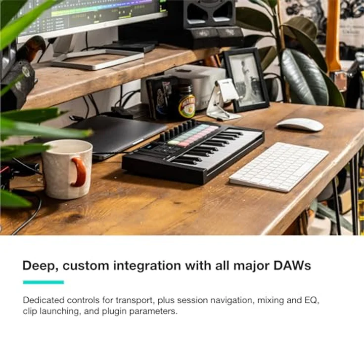 Novation Launchkey Mini 25 [MK4] - USB/MIDI-Controller-Keyboard mit 25 Minitasten, Drum-Pads und Arpeggiator, inklusive Music Creation Software-Bundle – Bild 3