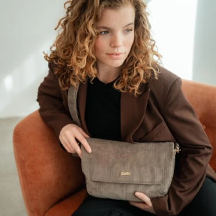 Zwei Mademoiselle.M Messenger, Notebooktasche mit 33 cm Laptopfach (12.99"), Braun – Bild 6