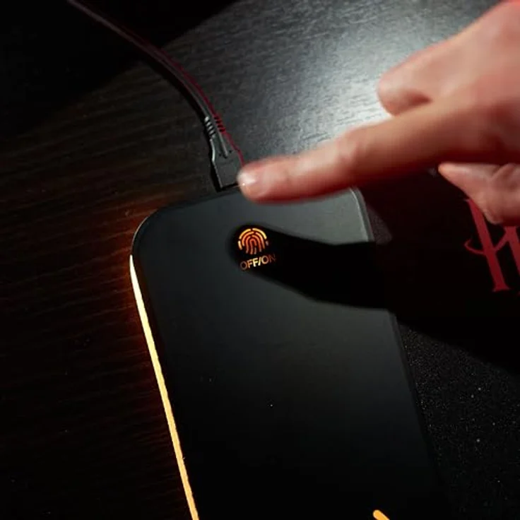 Numskull Harry Potter XL RGB Gaming-Mauspad mit 15W kabellosem Ladegerät | Anpassbare LED, rutschfest, wasserabweisend, magische Themenkunst – Bild 5