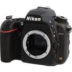 Nikon D750 Vollformat Digital SLR Kamera (24,3 MP, Full-HD Video, EXPEED 4-Prozessor, 3,2 Zoll/8 cm neigbarer Monitor mit 321.000 Bildpunkten, WiFi)