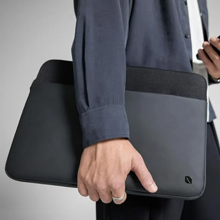 Incase A.R.C. Sleeve für 14-Zoll-Laptop, vollständig gepolstert mit Kunstfellinnenfutter, recyceltes Polyester, Schwarz – Bild 4