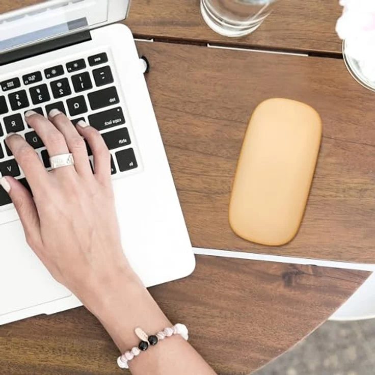 kwmobile Silikon Schutzhülle kompatibel mit Apple Magic Mouse 1/2 Hülle - PC Maus Cover aus softem Silikon - Orange - Ergonomisch und präzise für Gaming und Arbeit – Bild 3