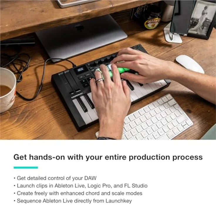 Novation Launchkey Mini 25 [MK4] - USB/MIDI-Controller-Keyboard mit 25 Minitasten, Drum-Pads und Arpeggiator, inklusive Music Creation Software-Bundle – Bild 2
