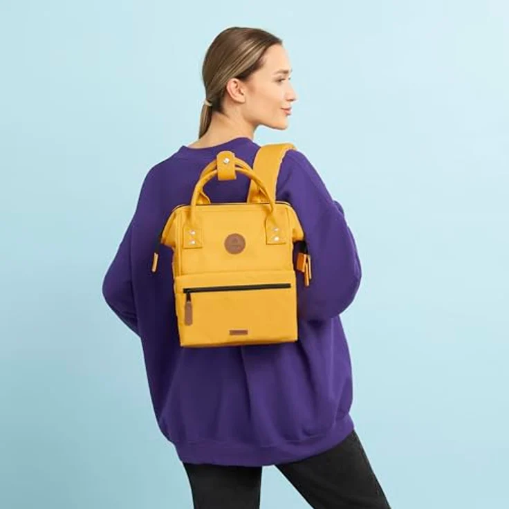 Cabaïa Adventurer Rucksack Marrakech Small 10L, wasserabweisend, Laptopfach bis 10,5 Zoll, 2 Vordertaschen, vegan zertifiziert, gelb – Bild 2
