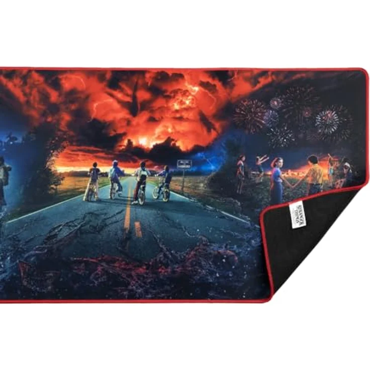 Konix Stranger Things XXL Mousepad Memories, rutschfeste Gummioberfläche, 90 x 46 cm, mehrfarbig – Bild 2