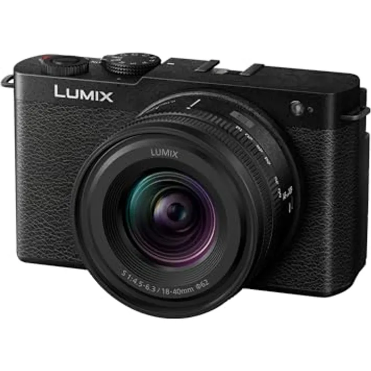 Panasonic Lumix DC-S9NE-K Vollformat Kamera, spiegellos, Open Gate Vlogging, 24,2 MP, 6K/4K, 779-Punkt-PDAF, Bildstabilisierung, LUT, 180°-Flex.-Monitor, 5 GHz WLAN, Schwarz, mit Objektiv S-R1840E.