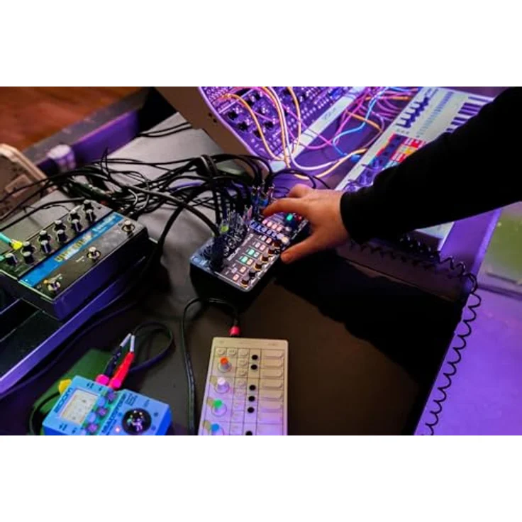 Zoom LiveTrak L-6 tragbares 10-Spur-Digitalmischpult | Mehrspur-Recorder und -Interface | XLR-TRS | 32-bit | Delay | Echo | Reverb | Kompressor | Live-Streaming | grau – Bild 4