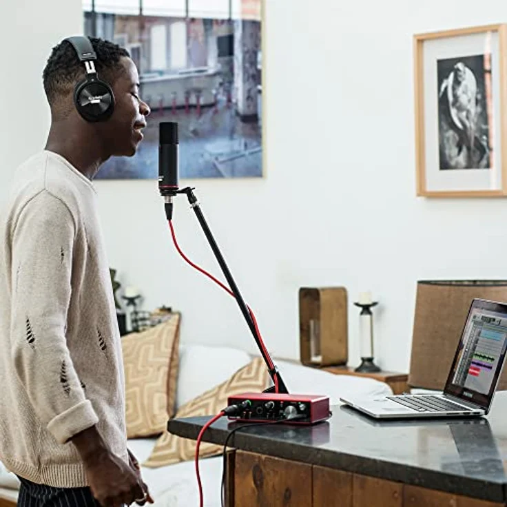 Focusrite Scarlett 2i2 Studio 3. Gen USB Audio-Interface-Bundle für Komponisten mit Kondensatormikrofon, Kopfhörern für Aufnahmen, Streaming & Podcasting, Rot – Bild 3