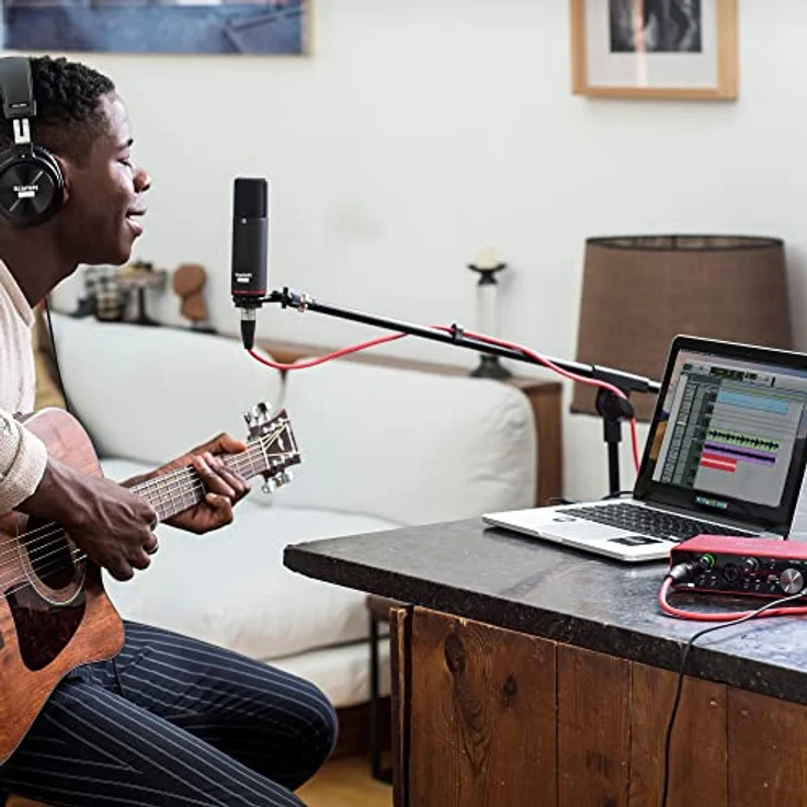 Focusrite Scarlett 2i2 Studio 3. Gen USB Audio-Interface-Bundle für Komponisten mit Kondensatormikrofon, Kopfhörern für Aufnahmen, Streaming & Podcasting, Rot – Bild 5