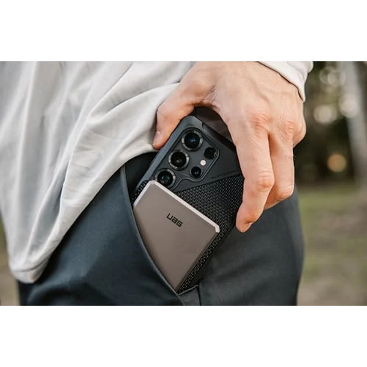 URBAN ARMOR GEAR Ultra Slim Rugged Powerbank magnetisch (5.000 mAh, 10 Watt Wireless-Charging, Inkl. 120cm USB-C auf USB-C Ladekabel) Schwarz / Grau – Bild 3