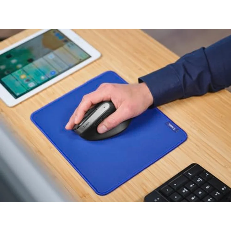 Trust Bayo+ Wiederaufladbare Vertikale Maus Bluetooth + RF 2.4GHz, Vorbeugung Gegen Mausarm/Tennisarm (RSI Syndrom), 70% Recyclingkunststoff, Kabellose Ergonomische Maus PC, Laptop, Mac - Schwarz – Bild 2