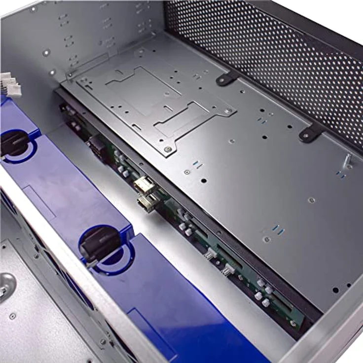 FANTEC SRC-4080X08 4HE 8xSAS&SATA ohne NT 8x3,5"/2.5"+2x2.5 intern HDD/SSD, 680mm, 6G Backplane – Bild 5