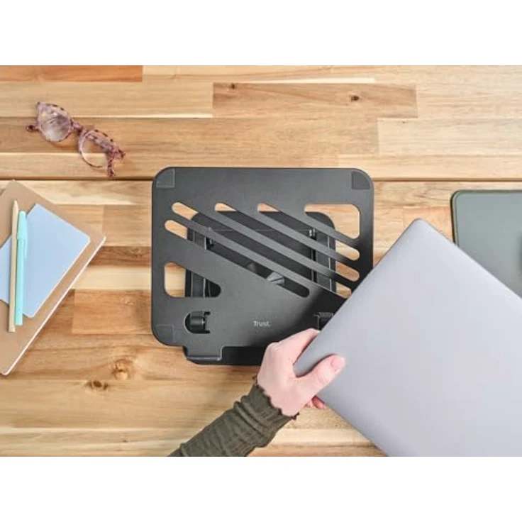 Trust Zeff Höhenverstellbarer Laptop Ständer für Laptop 16 Zoll mit 360-Grad-Drehung, Faltbarer Anti Rutsch Laptop Halterung für Lenovo, MacBook, HP, Dell, Schreibtisch, Home Office - Schwarz – Bild 5