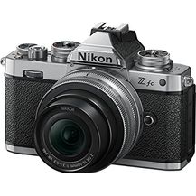 Bild für Nikon Z fc KIT Z DX 16-50 mm 1:3.5-6.3 VR Silver Edition (20.9 MP, OLED-Sucher mit 2.36 Millionen Bildpunkten, 11 Bilder pro Sekunde, Hybrid AF mit Fokus-Assistent, ISO 100-51.200, 4K UHD-Video)