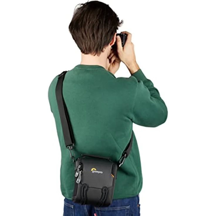 Lowepro Adventura SH 120 III, Camera Shoulder Bag with Adjustable/Removable Shoulder Strap, Backpack for Mirrorless Camera, Compatible with Sony Alpha 7 Series, Canon Rp, Black – Bild 4