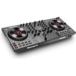 Numark NS4FX – 4-Kanal DJ Controller Pult, Touch-Jogwheels mit Display, Pads und Effekten, Booth- und Main-Ausgänge, Serato DJ Lite enthalten