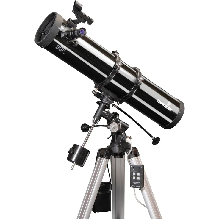 Skywatcher Explorer-130M motorisiertes Newton Teleskop (130mm (5,1 Zoll), f/900) mit parabolischem Spiegel Silber
